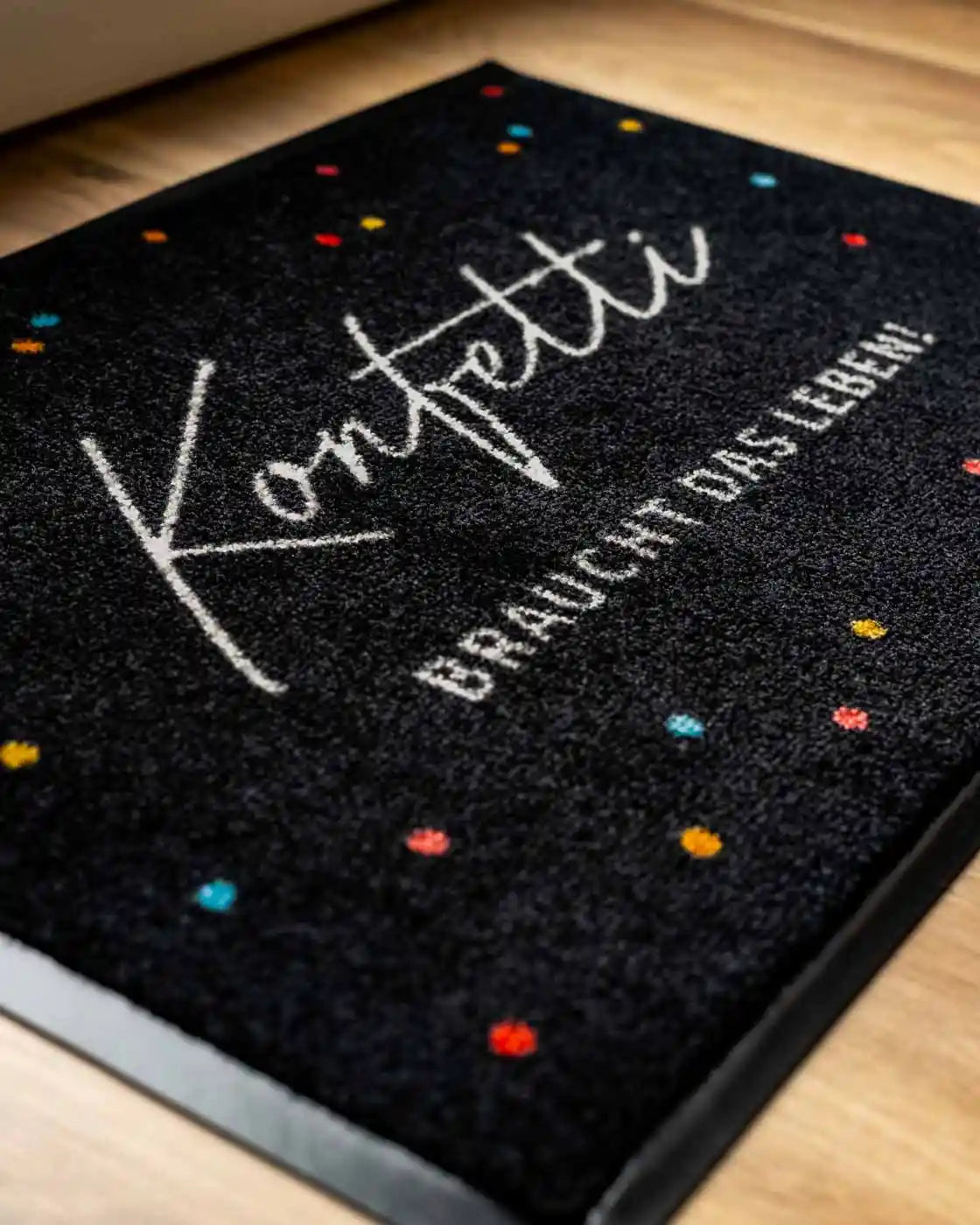 Matacama - Dein Onlineshop für Design Fußmatten - Lustige Fussabtreter - Waschbare Fußabstreifer - Konfetti braucht das Leben